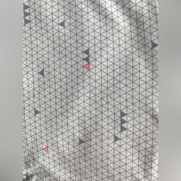 ❗️CLEAROUT❗️GAP FIT Breathe grey print cropped muscle TANK TOP Size XS - Picture 4 of 6